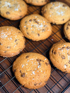 Oppskrift - SurdeigsCookies m/ brunet smør og hvit sjokolade